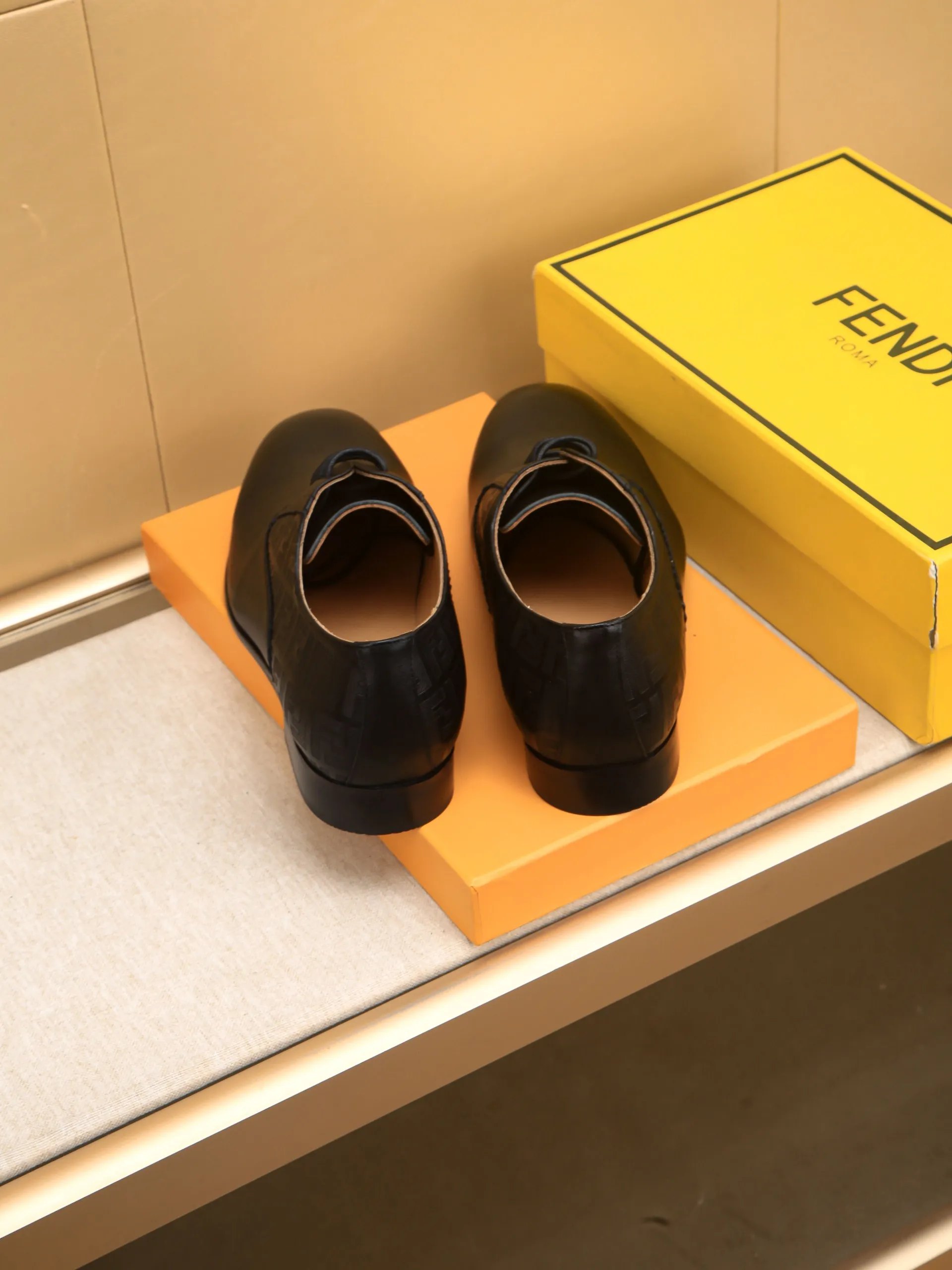 Men's shoes💰460 🕷🕷【FENDI】The latest men's formal leather shoes🇨🇳Classic series not to be missed💯The first layer is made of imported first-layer cowhide☘Original quality, the leather is smooth and delicate🎋Awesome version, perfect streamlined outline🍇🐮Leather lining, code number 39-44...(customized at 38.45.46.47)